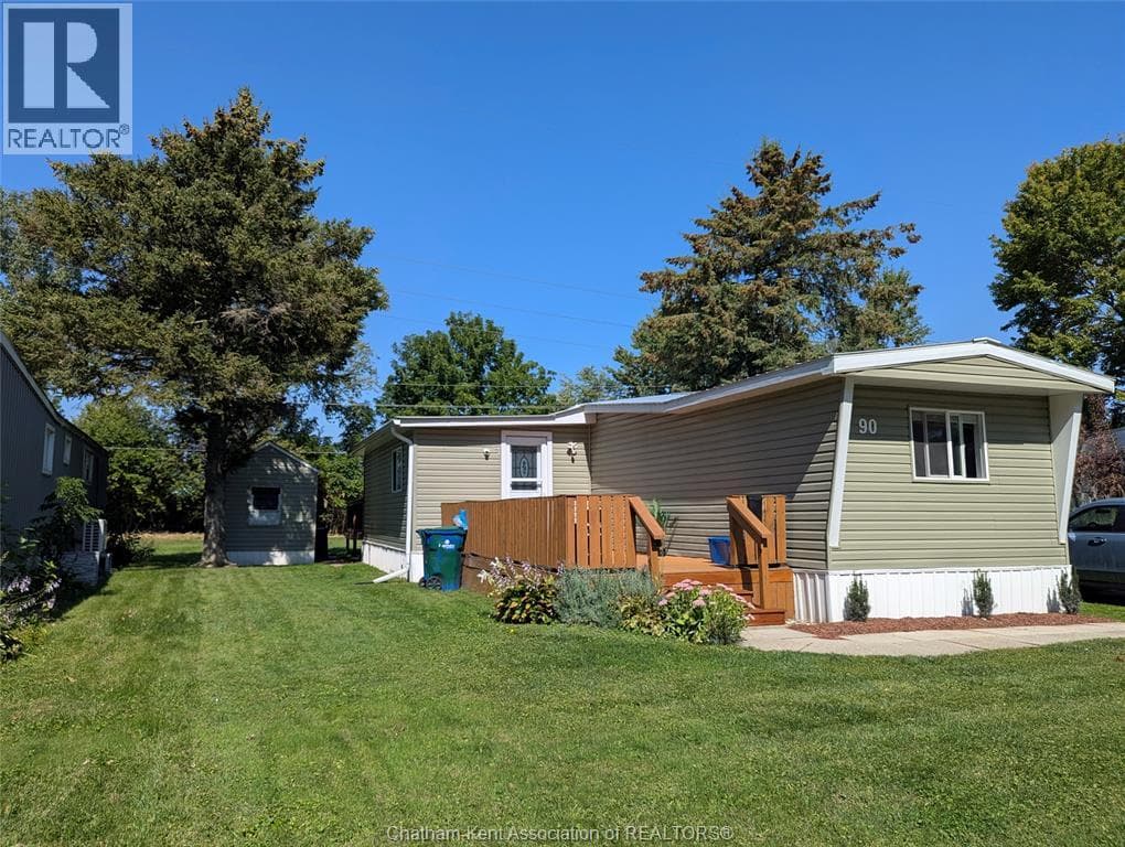 90 ESSEX COURT — Chatham, Ontario - Main photo