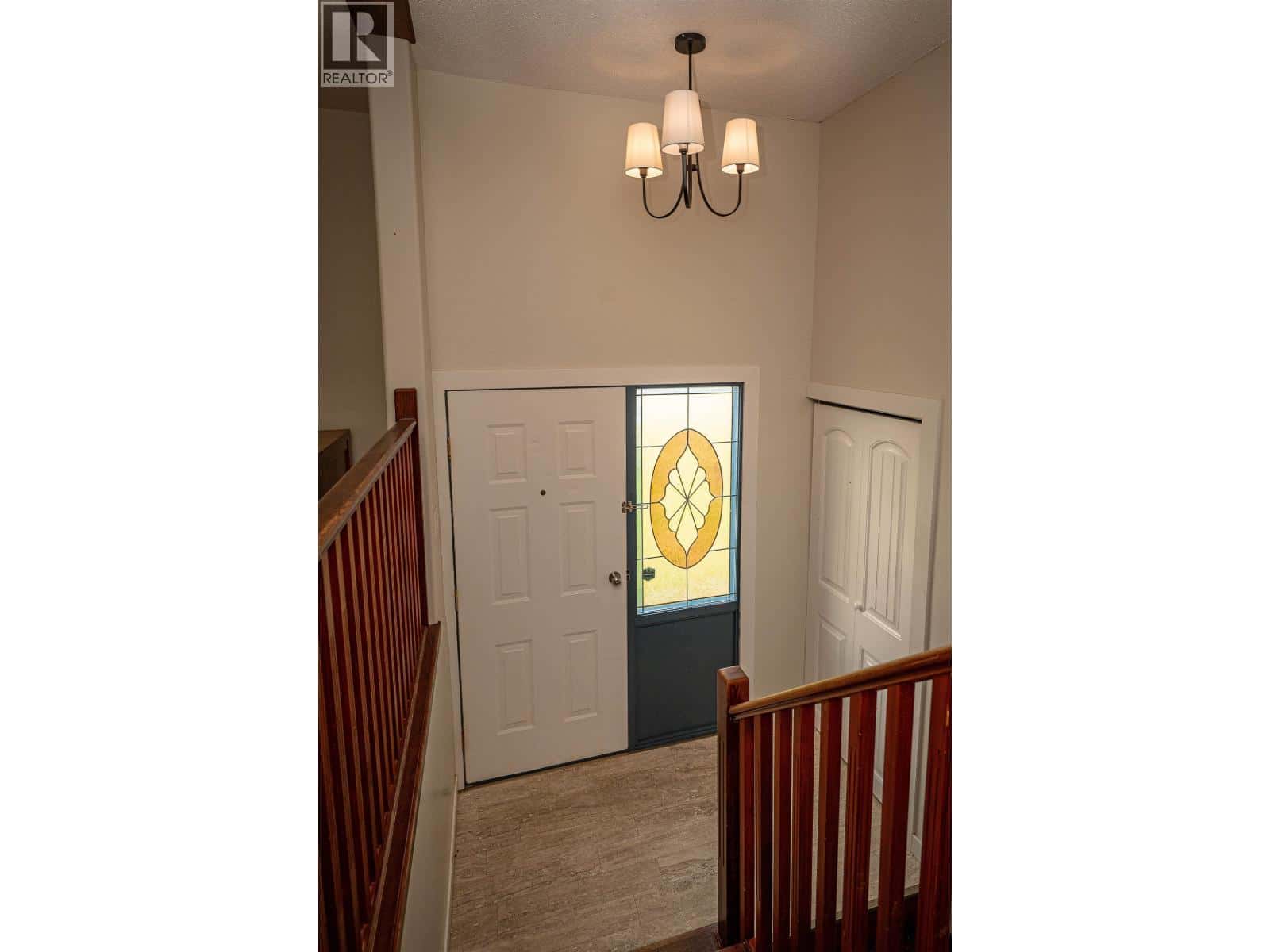 880 PIGEON AVENUE — Williams Lake, British Columbia - Photo 3 of 35