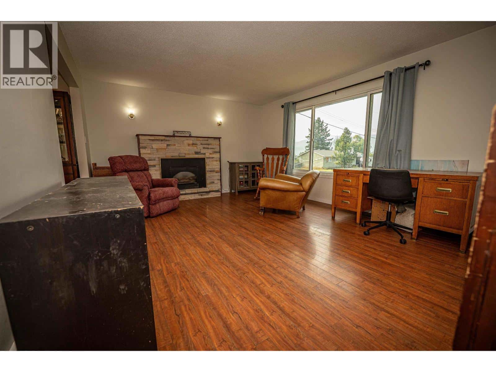 880 PIGEON AVENUE — Williams Lake, British Columbia - Photo 4 of 35