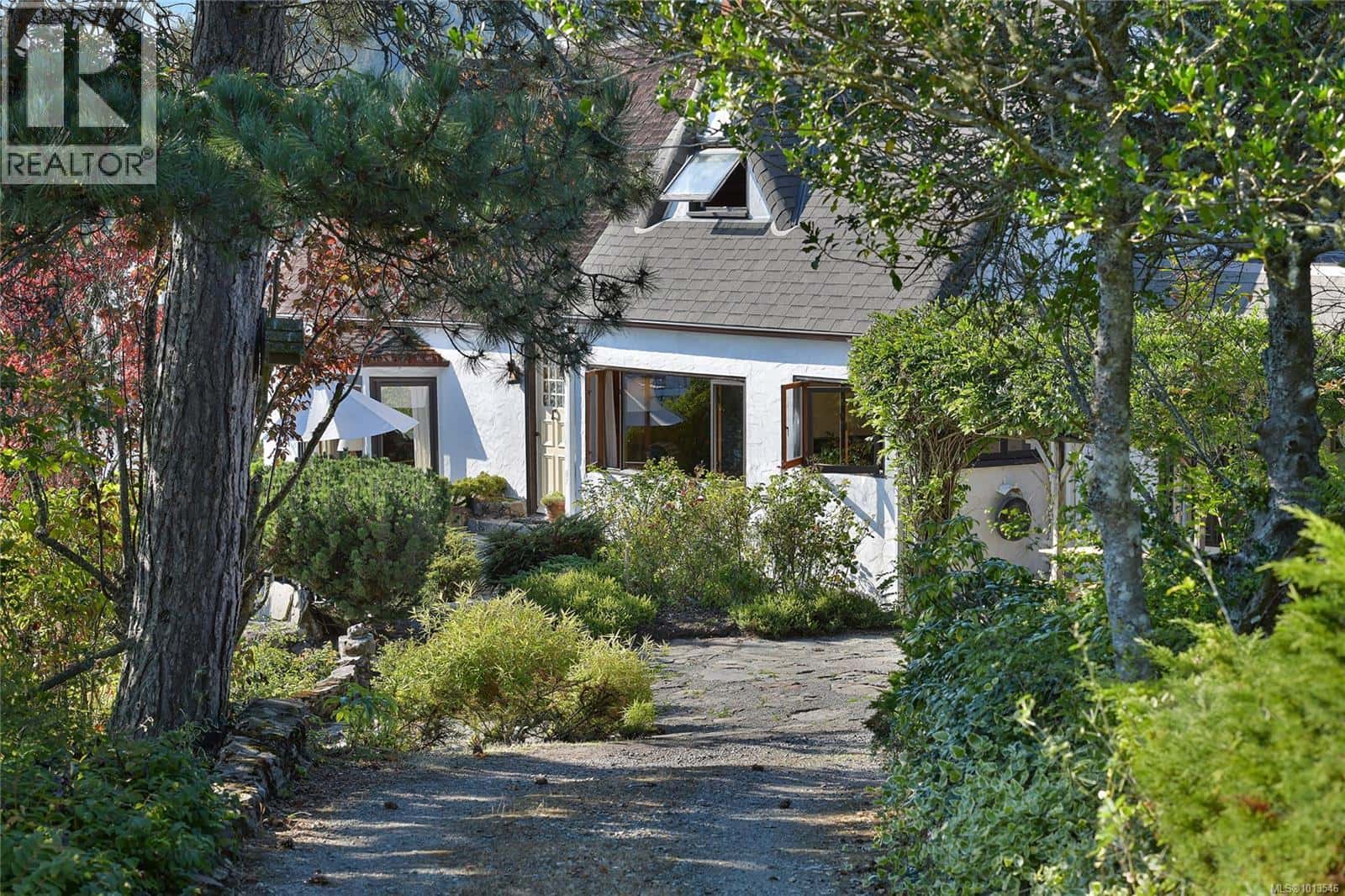 2173 Tryon Rd — North Saanich, British Columbia - Photo 5 of 90