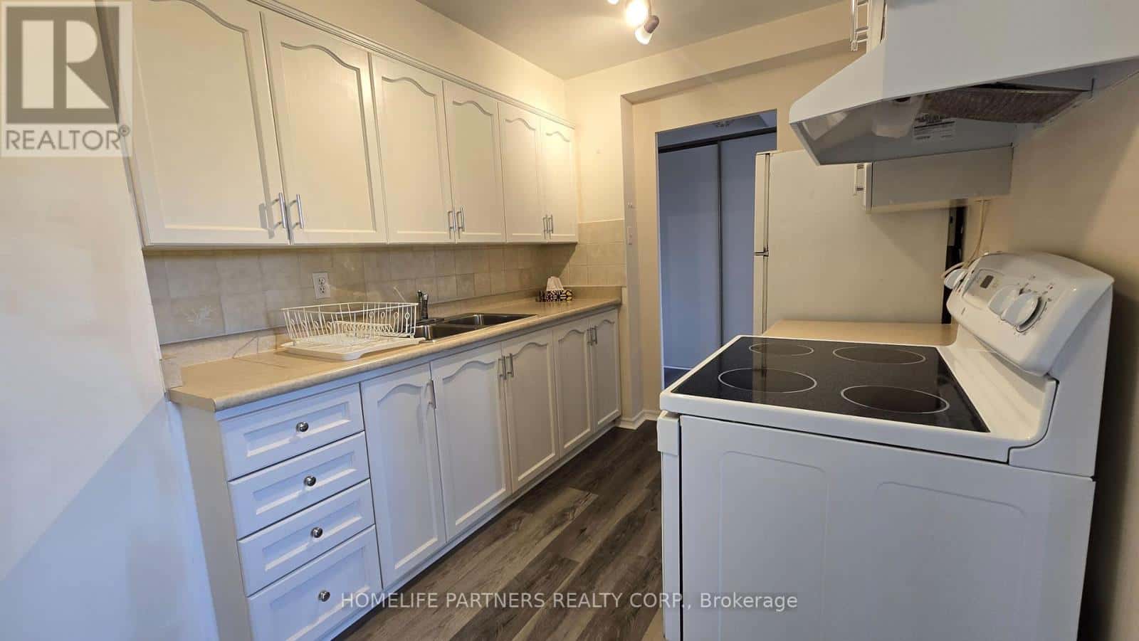 Toronto (Humber Summit), Ontario — Toronto (Humber Summit), Ontario - Photo 4 of 12