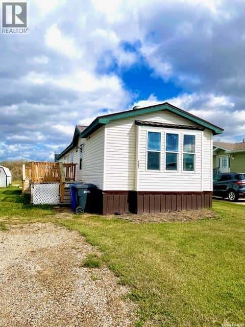 502 Stockton AVENUE — Carlyle, Saskatchewan - Photo 2 of 29
