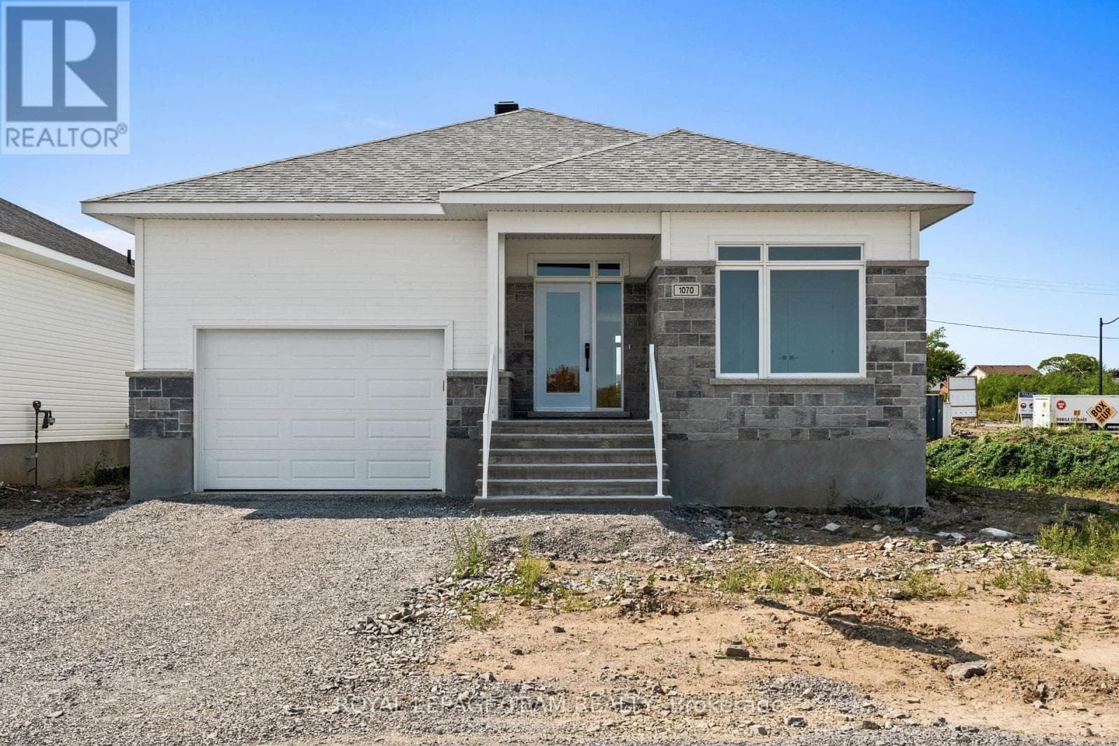 1070 TURNER DRIVE — Brockville, Ontario - Main photo