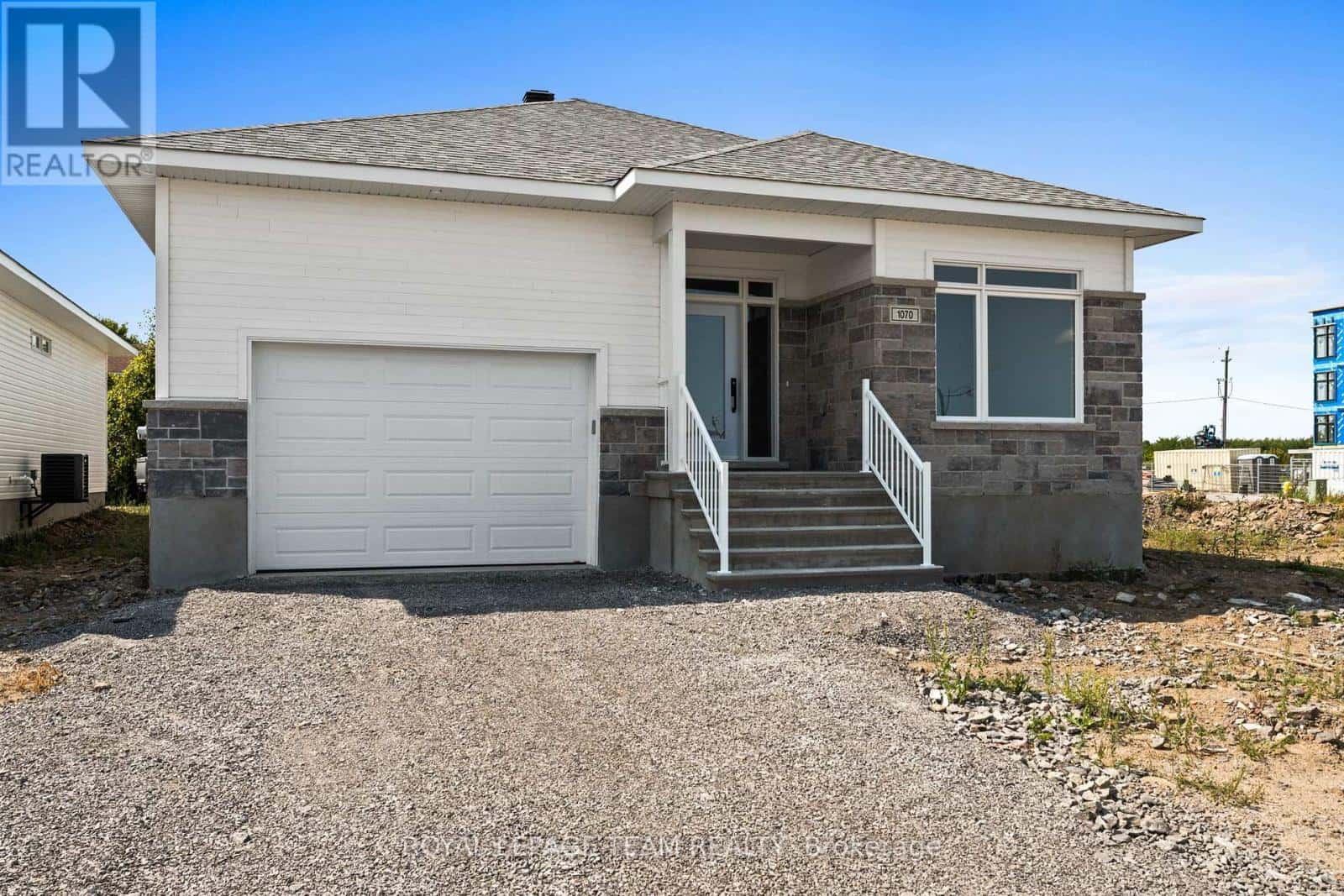 1070 TURNER DRIVE — Brockville, Ontario - Photo 2 of 34