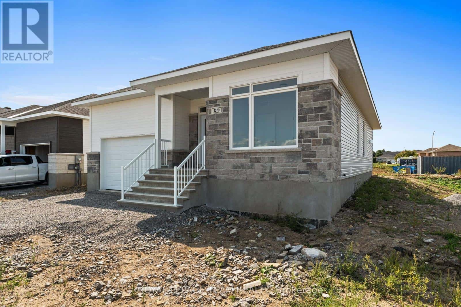 1070 TURNER DRIVE — Brockville, Ontario - Photo 3 of 34