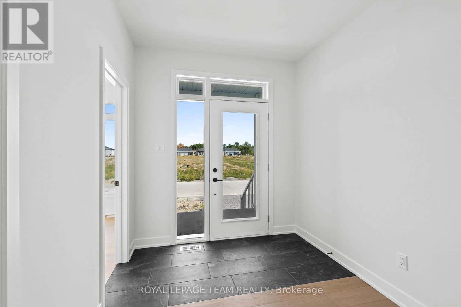 1070 TURNER DRIVE — Brockville, Ontario - Photo 4 of 34