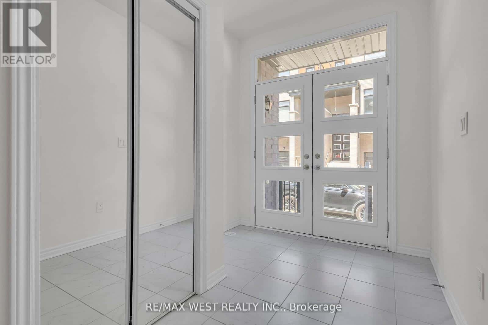 15 QUILICO ROAD N — Vaughan (Elder Mills), Ontario - Photo 3 of 32