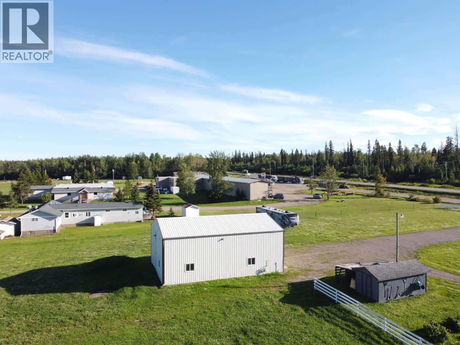 11906 SHEPHERD'S INN FRTG ROAD — Fort St. John, British Columbia - Photo 4 of 40