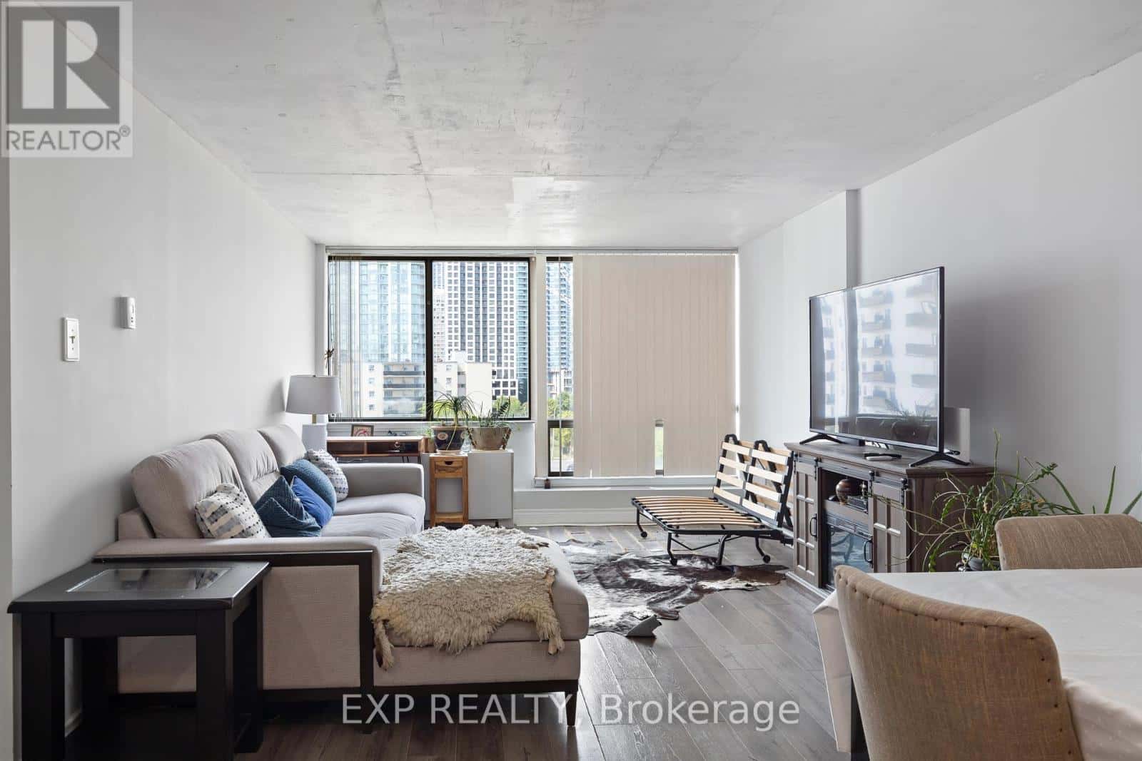 707 - 25 FAIRVIEW ROAD W — Mississauga (Fairview), Ontario - Photo 2 of 15