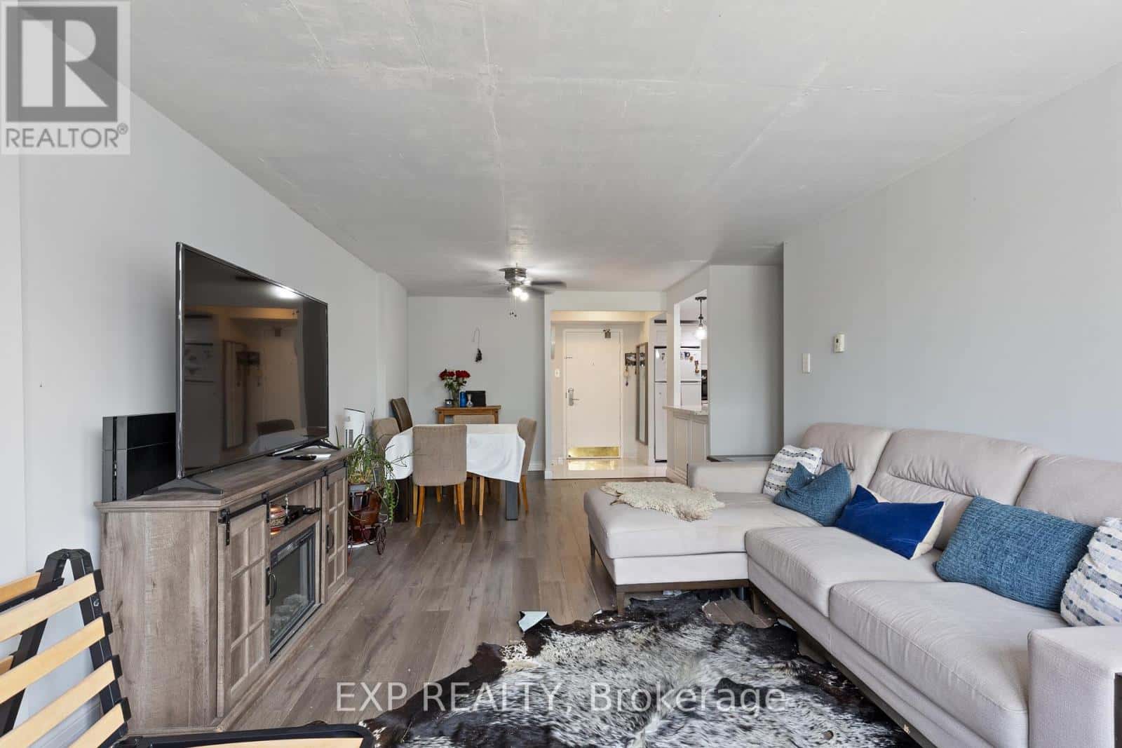 707 - 25 FAIRVIEW ROAD W — Mississauga (Fairview), Ontario - Photo 3 of 15