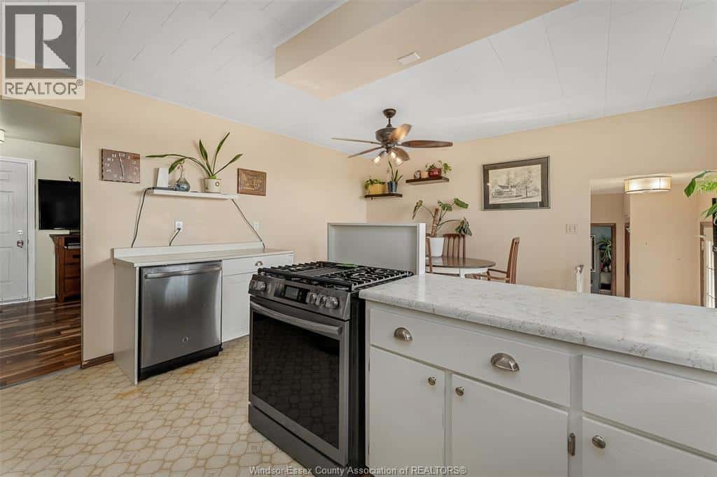 5429 LAKESHORE ROAD 305 — Comber, Ontario - Photo 5 of 32