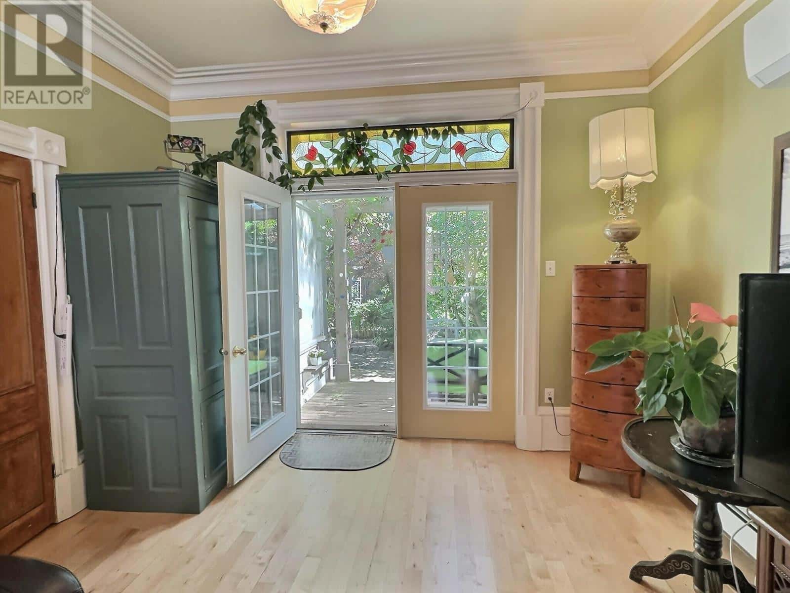 206 Sydney Street — Charlottetown, Prince Edward Island - Photo 2 of 20