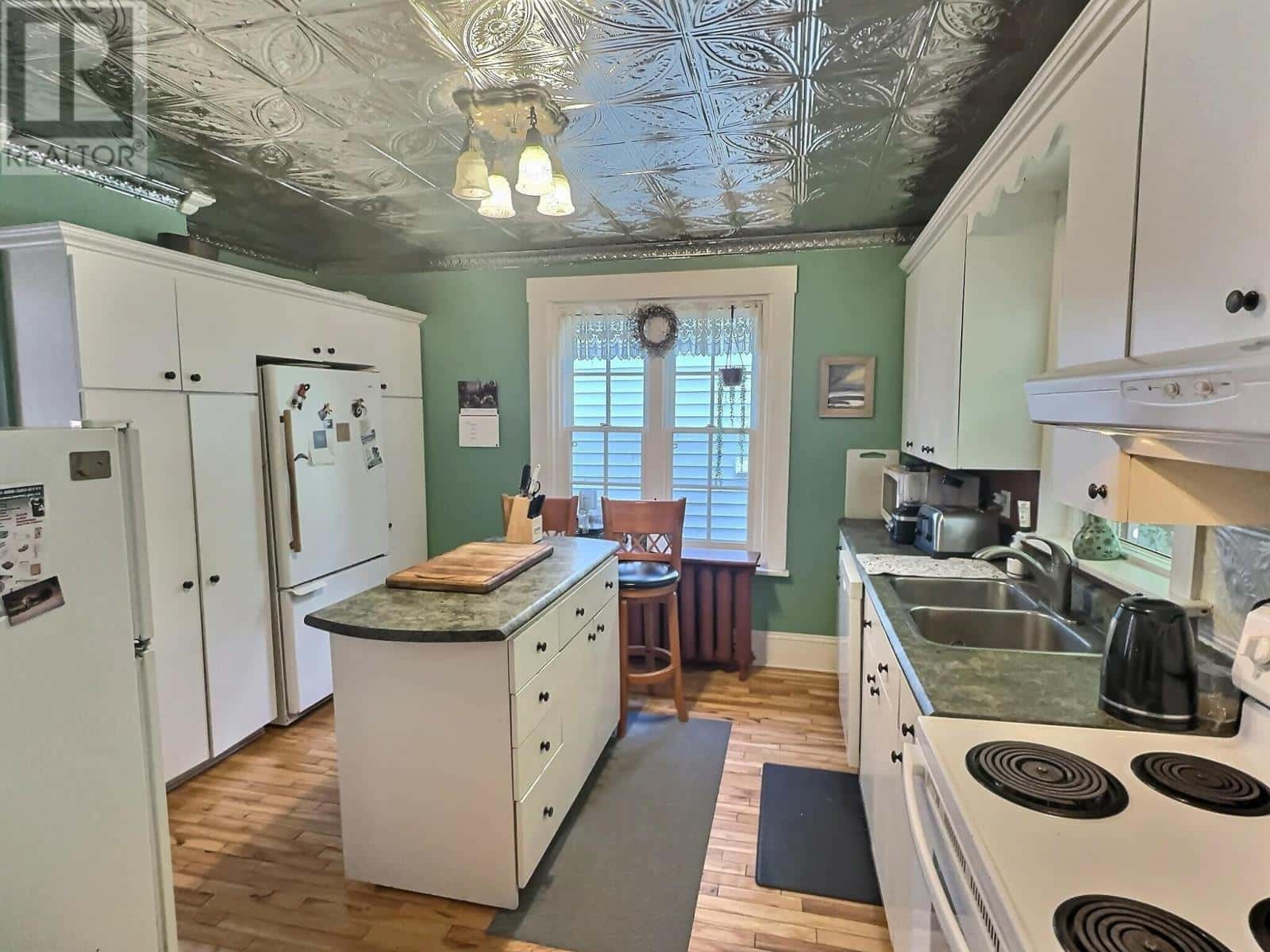 206 Sydney Street — Charlottetown, Prince Edward Island - Photo 5 of 20