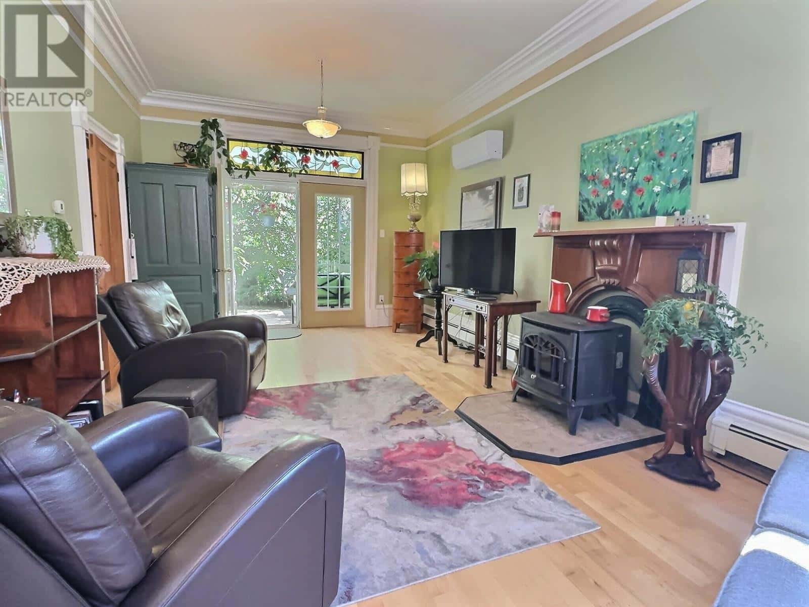 206 Sydney Street — Charlottetown, Prince Edward Island - Photo 4 of 20