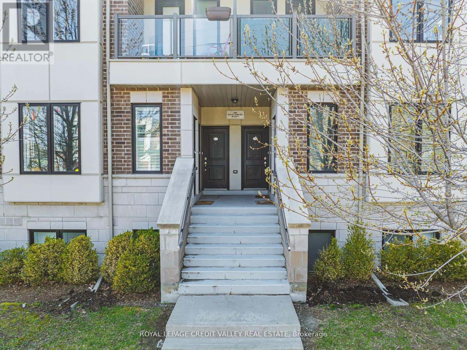 116 - 256 ROYAL YORK ROAD E — Toronto (Mimico), Ontario - Photo 2 of 50