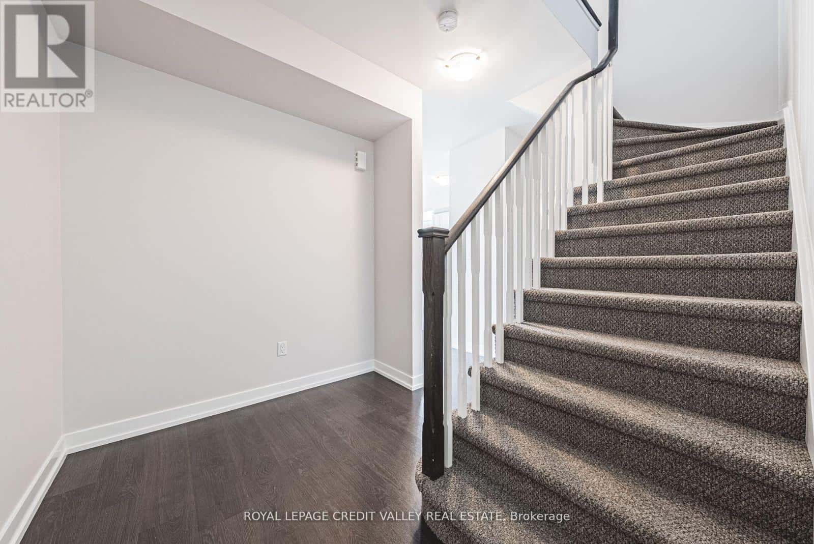 116 - 256 ROYAL YORK ROAD E — Toronto (Mimico), Ontario - Photo 3 of 50