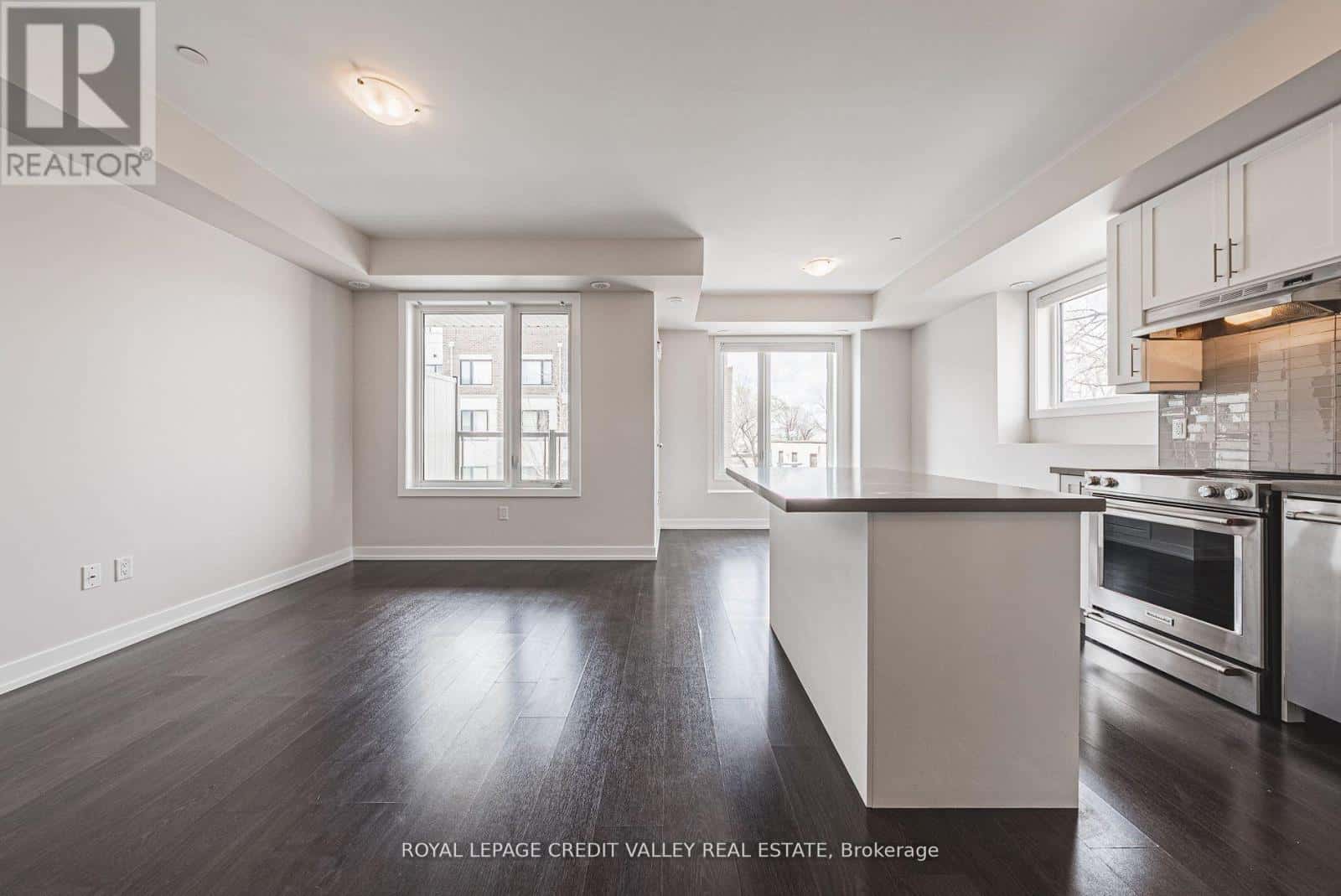 116 - 256 ROYAL YORK ROAD E — Toronto (Mimico), Ontario - Photo 4 of 50