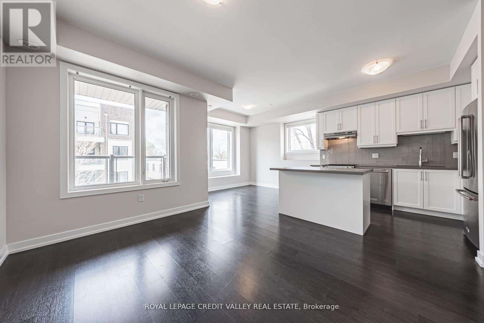 116 - 256 ROYAL YORK ROAD E — Toronto (Mimico), Ontario - Photo 5 of 50