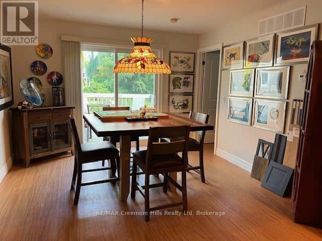 B - 22 EDWARD STREET W