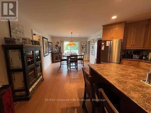 B - 22 EDWARD STREET W — Clearview (Creemore), Ontario - Photo 3 of 7