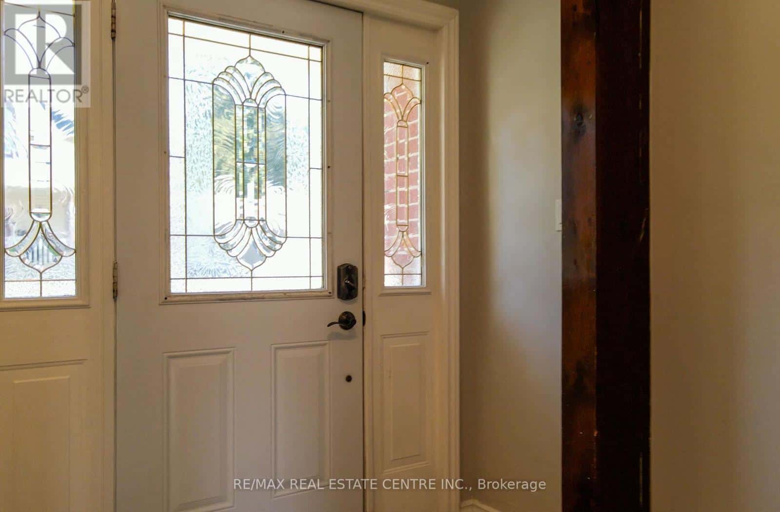 17B AMANDA STREET — Orangeville, Ontario - Photo 4 of 37