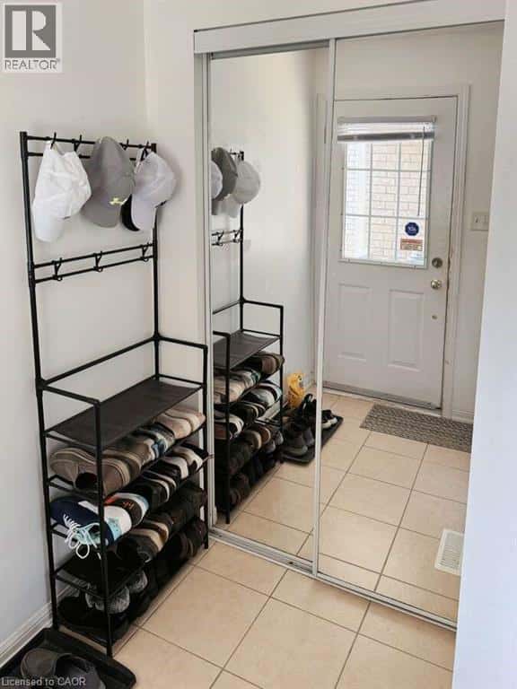 35 RIDWELL Street — Barrie, Ontario - Photo 2 of 17