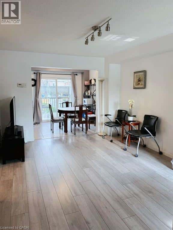 35 RIDWELL Street — Barrie, Ontario - Photo 3 of 17