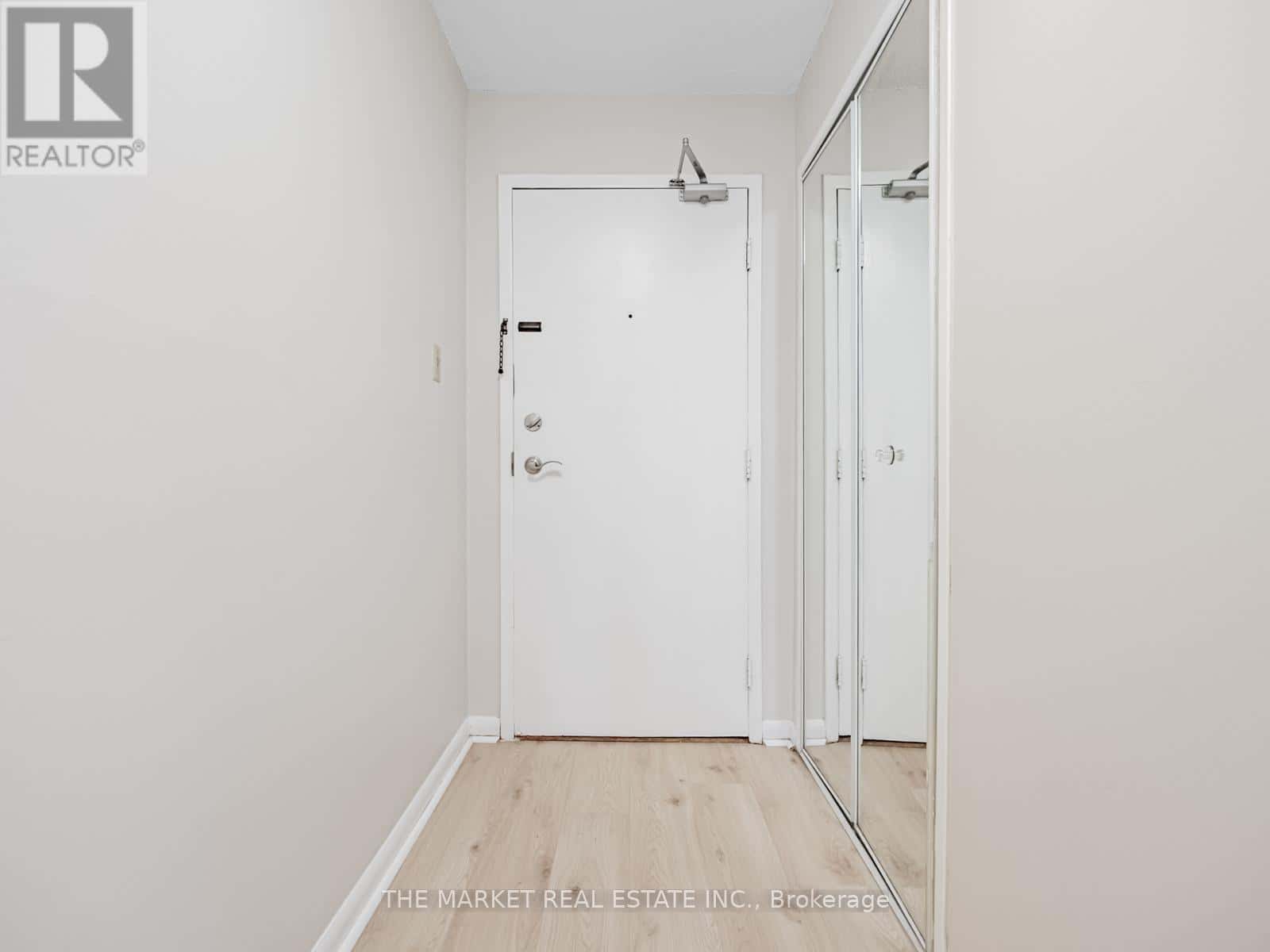 Mississauga (Mississauga Valleys), Ontario — Mississauga (Mississauga Valleys), Ontario - Photo 4 of 32