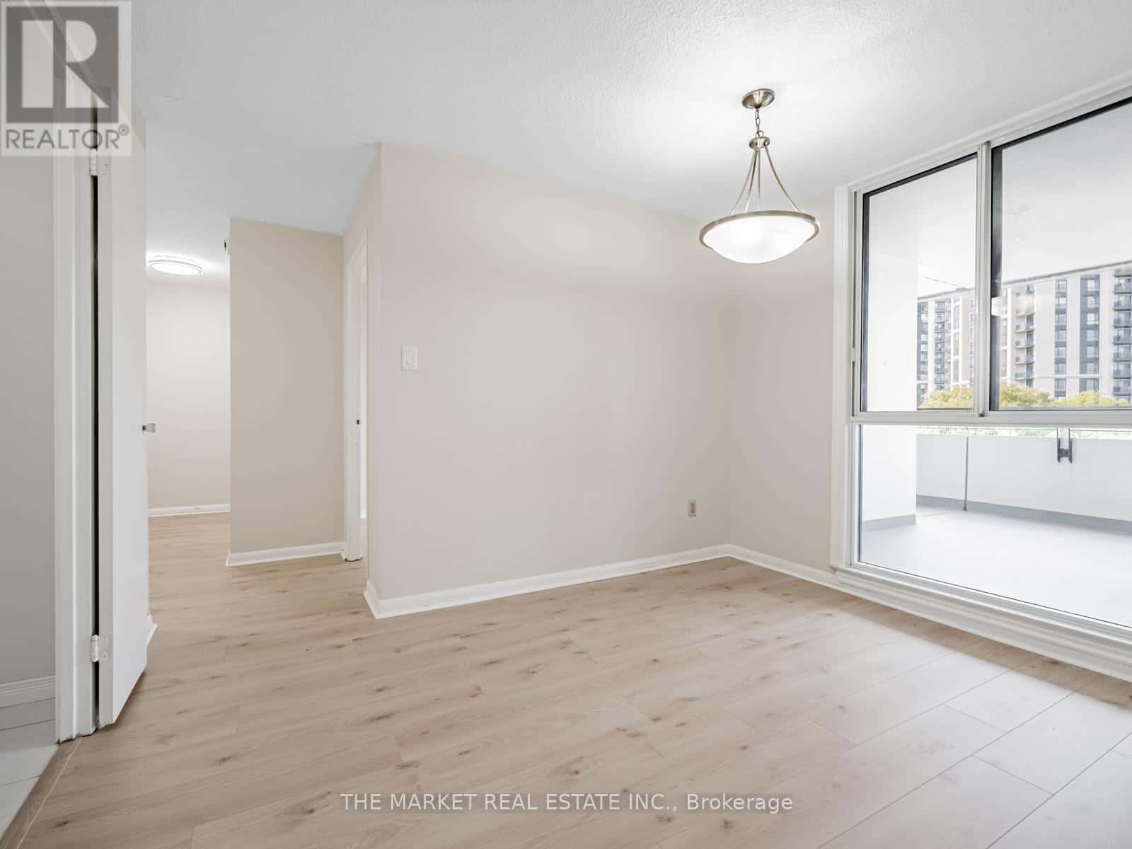 Mississauga (Mississauga Valleys), Ontario — Mississauga (Mississauga Valleys), Ontario - Photo 5 of 32