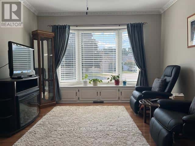 65 EDWIN CRESCENT — Tillsonburg, Ontario - Photo 4 of 34