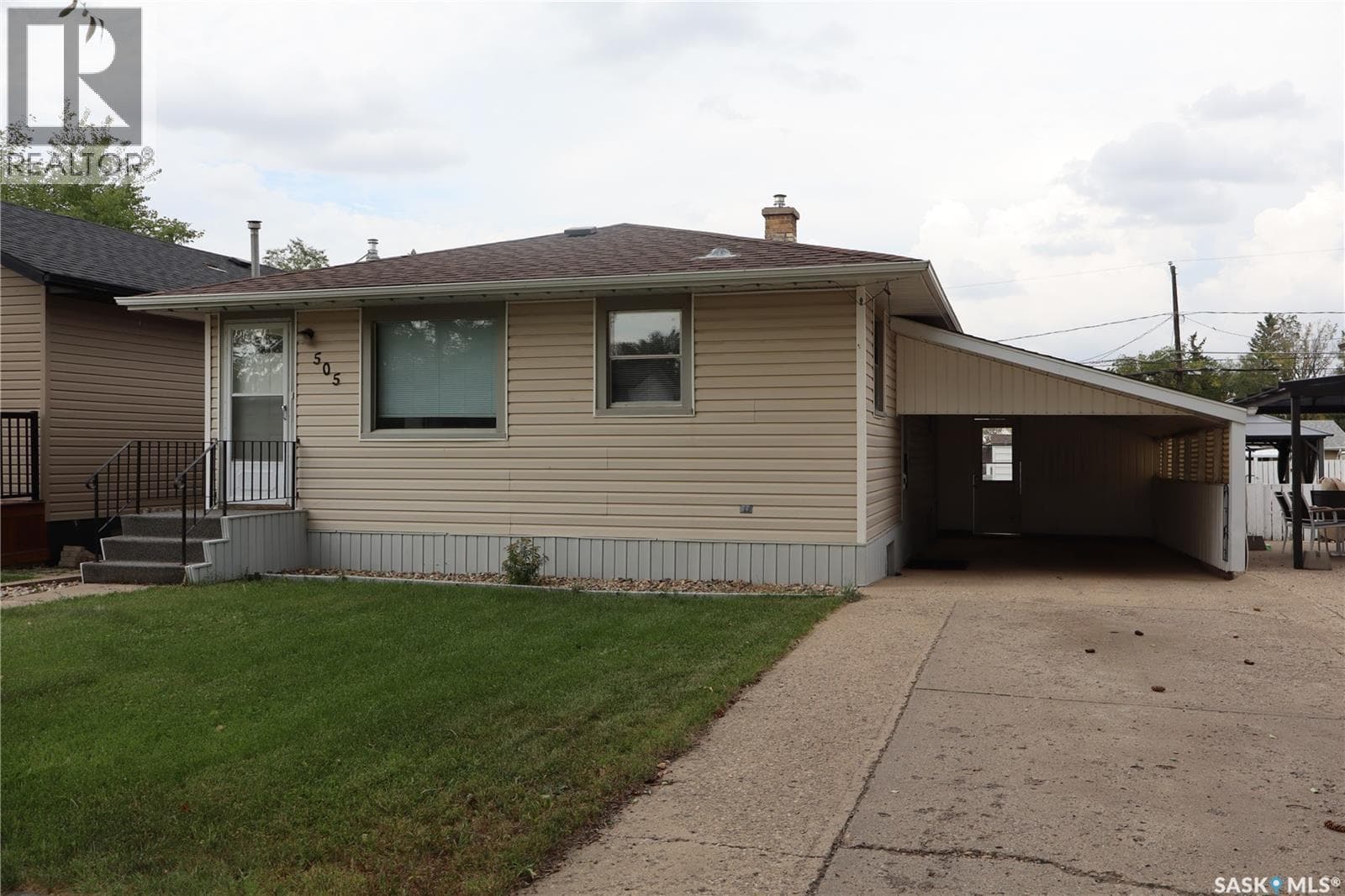 505 3rd AVENUE E — Assiniboia, Saskatchewan - Main photo