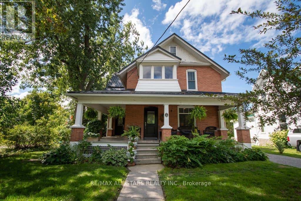 25 LOUISA STREET — Kawartha Lakes (Fenelon Falls), Ontario - Photo 2 of 38