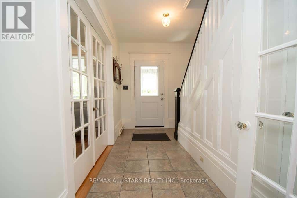 25 LOUISA STREET — Kawartha Lakes (Fenelon Falls), Ontario - Photo 4 of 38