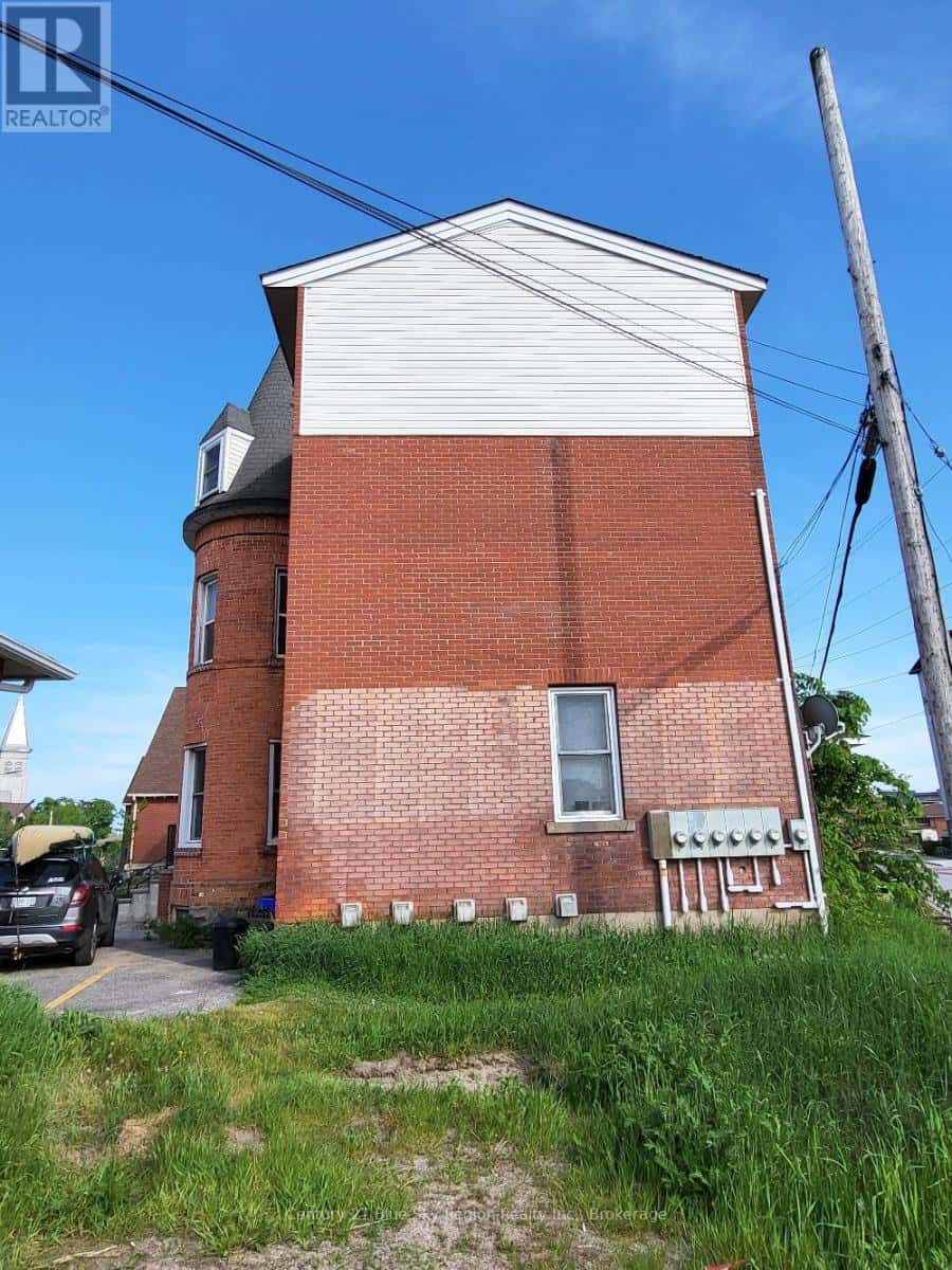 555 MAIN STREET W — North Bay (Central), Ontario - Photo 2 of 25