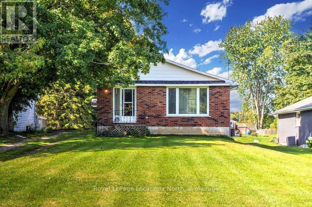 151 GARDINER STREET — Meaford, Ontario - Photo 3 of 34