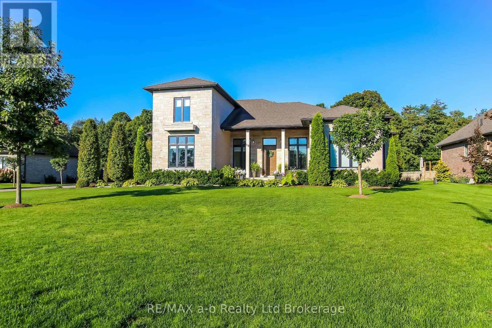 48 OTTERVIEW DRIVE — Norwich (Otterville), Ontario - Photo 2 of 32