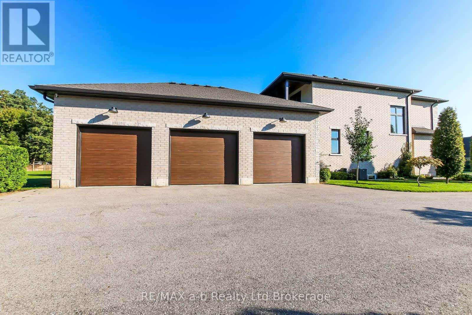 48 OTTERVIEW DRIVE — Norwich (Otterville), Ontario - Photo 4 of 32