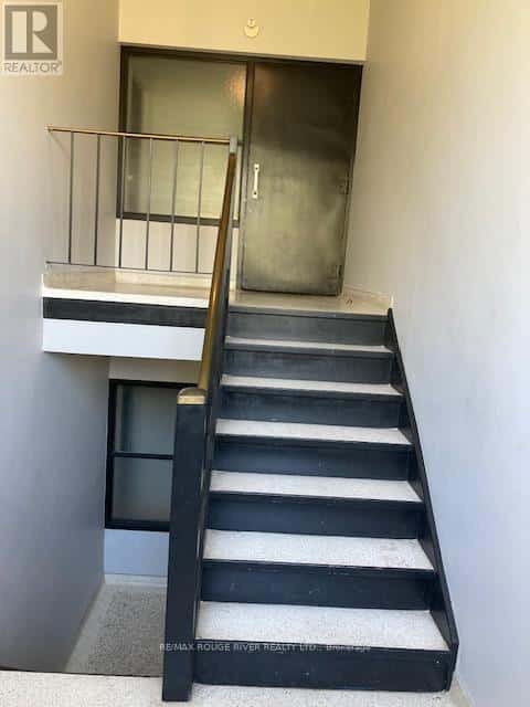 102 FRONT STREET E — Whitby (Port Whitby), Ontario - Photo 5 of 15