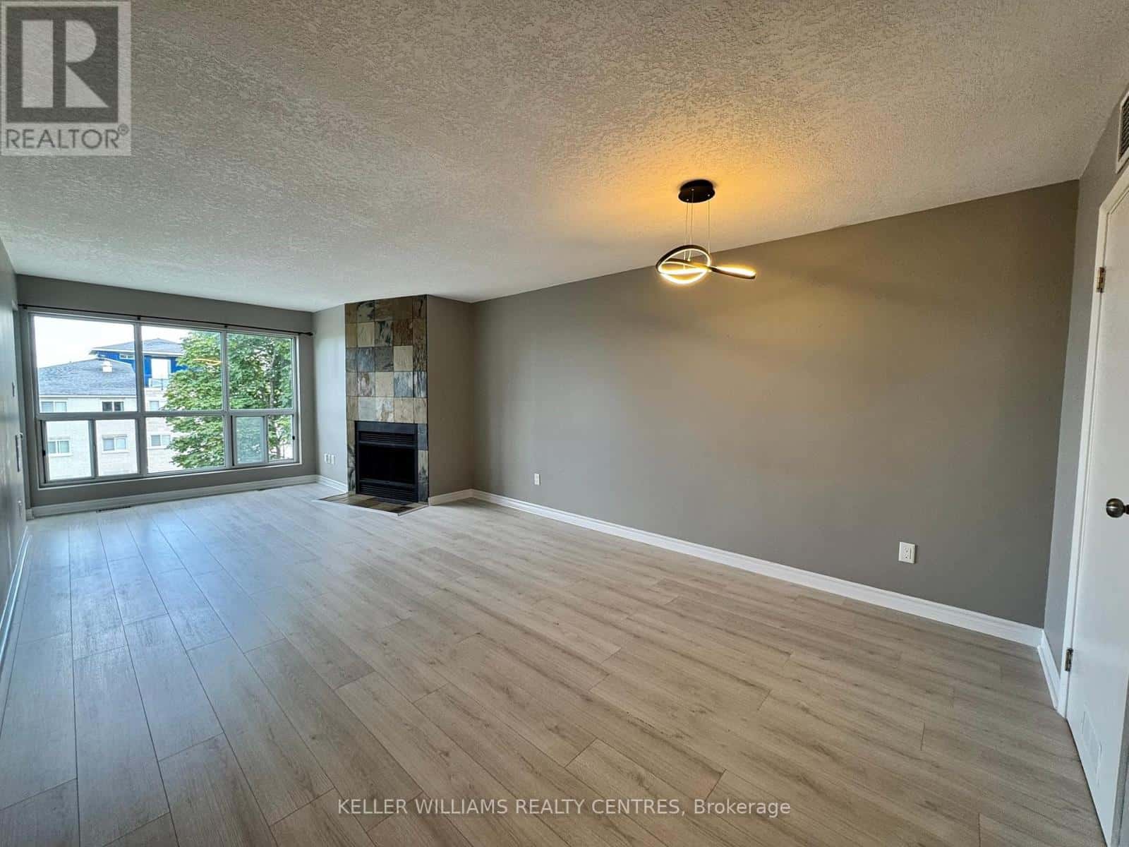 414 - 126 BELL FARM ROAD — Barrie (Alliance), Ontario - Photo 2 of 17