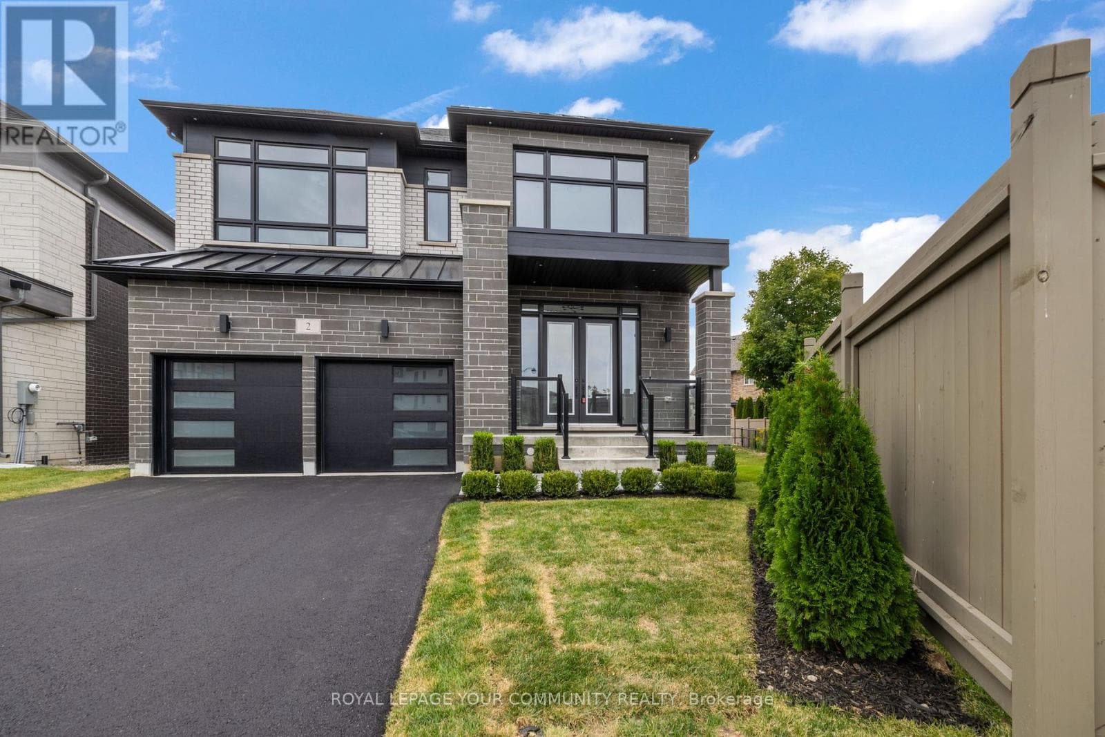 2 BUNN COURT — Aurora, Ontario - Main photo