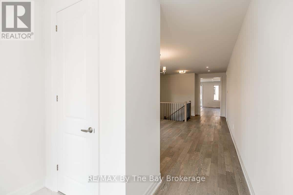 3 ROSANNE CIRCLE — Wasaga Beach, Ontario - Photo 2 of 24