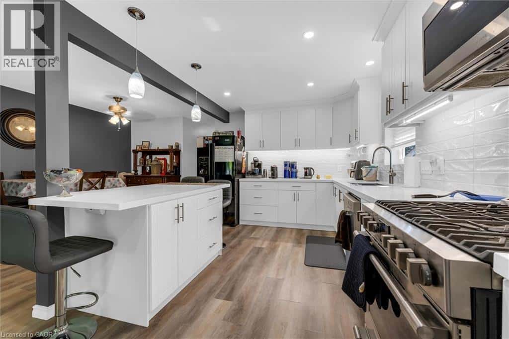 110 GRAYSTONE Crescent — Welland, Ontario - Photo 3 of 37