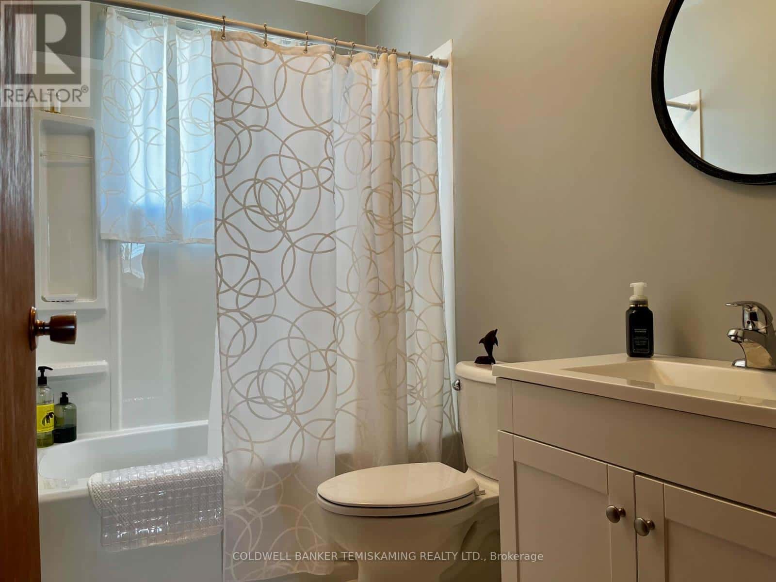 397 RUSSELL STREET — Temiskaming Shores (Haileybury), Ontario - Photo 2 of 24