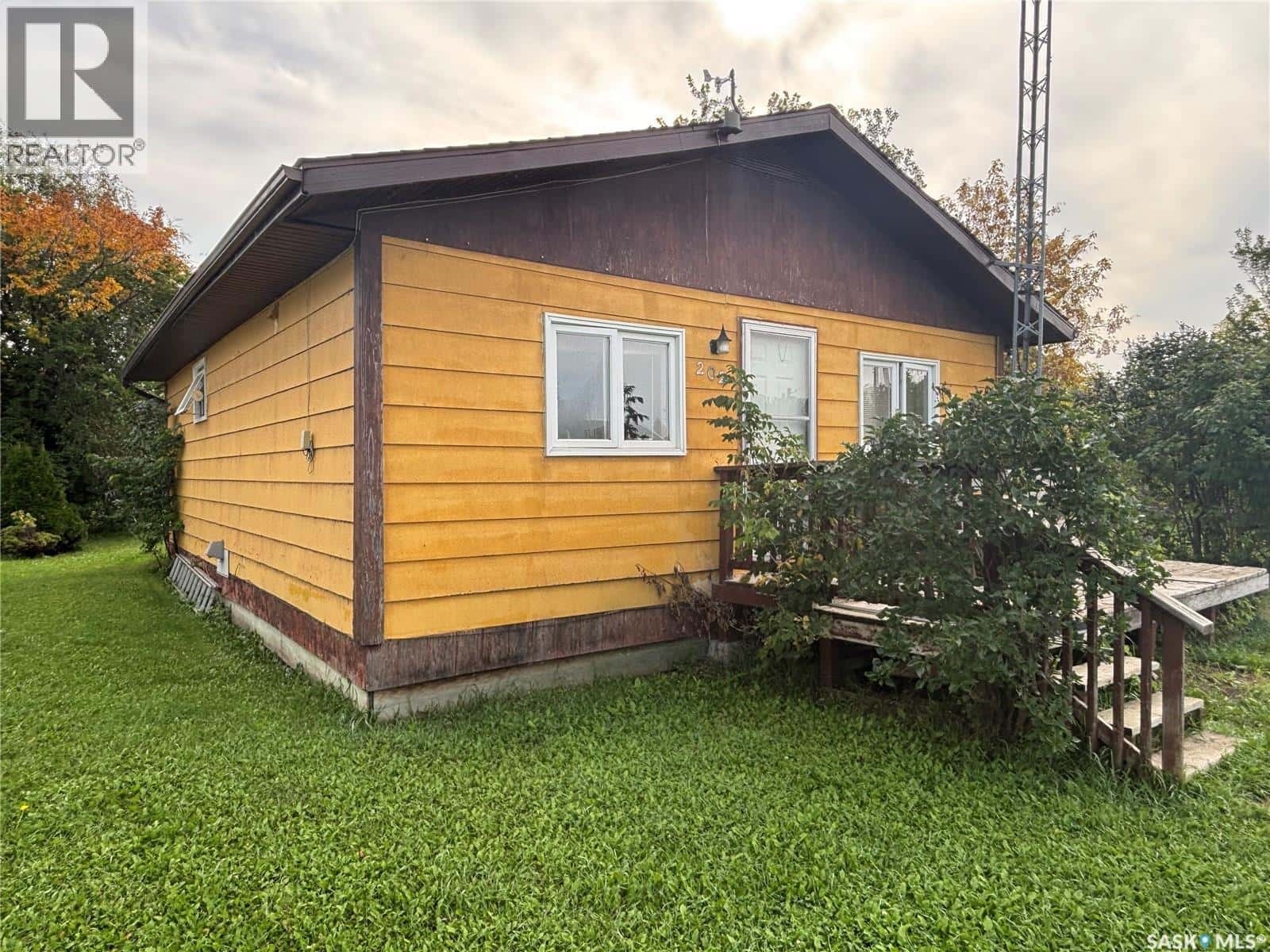 202 Dixon AVENUE — Kinistino, Saskatchewan - Photo 2 of 18