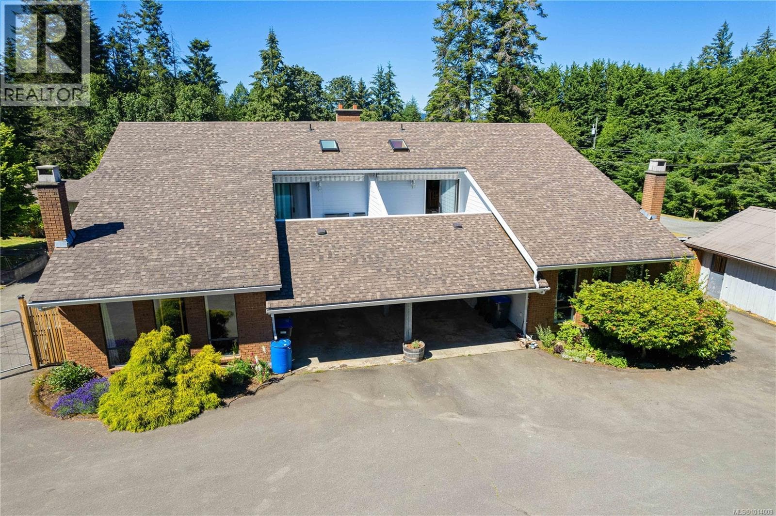 A & B 153 Bald Eagle Cres — Bowser, British Columbia - Main photo