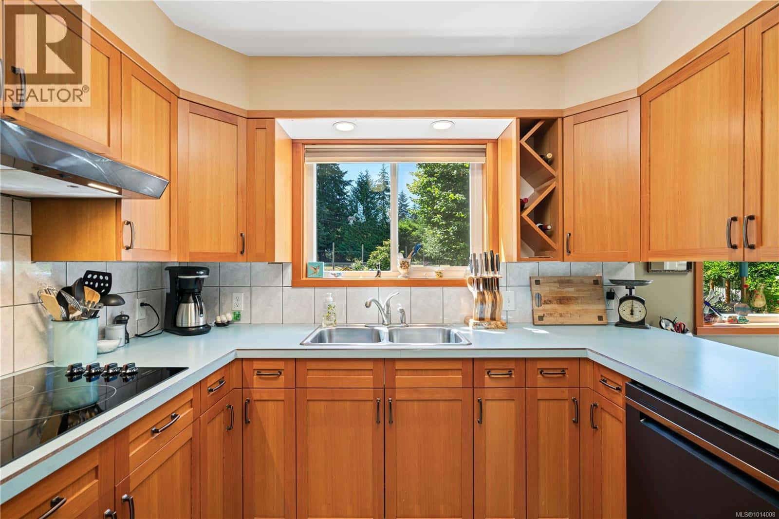 A & B 153 Bald Eagle Cres — Bowser, British Columbia - Photo 3 of 71