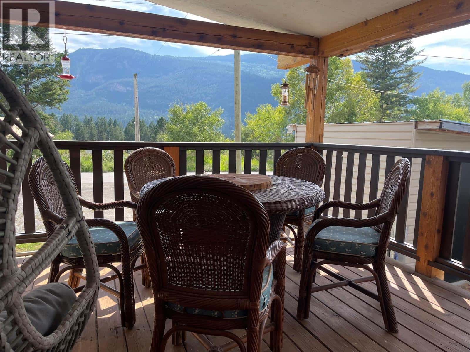 4785 Selkirk Avenue — Edgewater, British Columbia - Photo 2 of 32