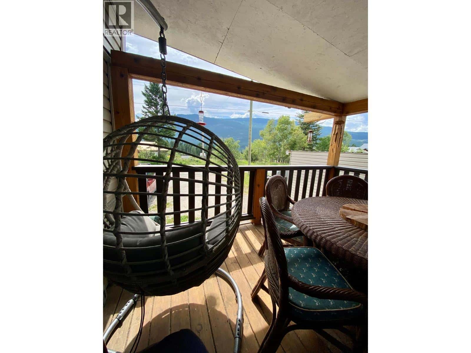 4785 Selkirk Avenue — Edgewater, British Columbia - Photo 3 of 32