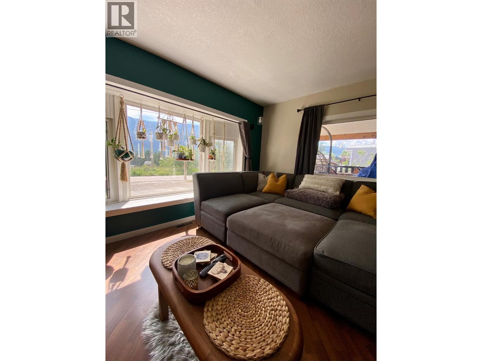 4785 Selkirk Avenue — Edgewater, British Columbia - Main photo