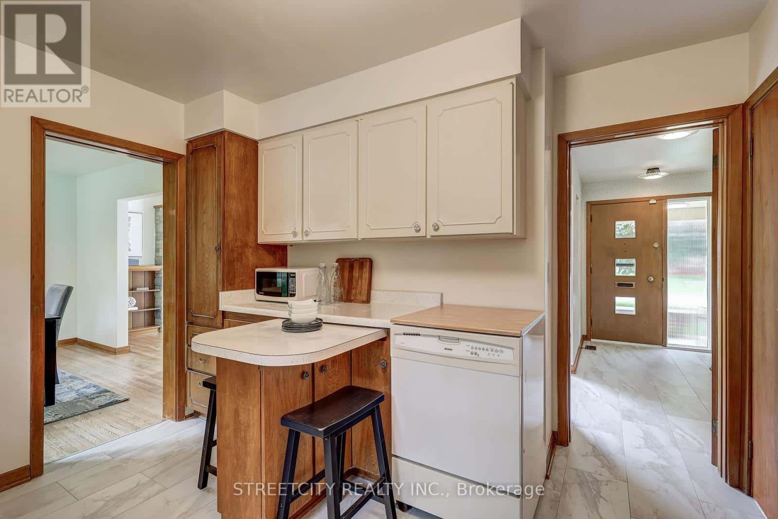 76 BLOOMFIELD DRIVE — London North (North J), Ontario - Photo 5 of 41